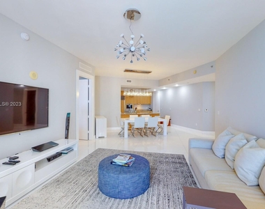 15901 Collins Ave - Photo Thumbnail 4