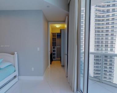 15901 Collins Ave - Photo Thumbnail 18