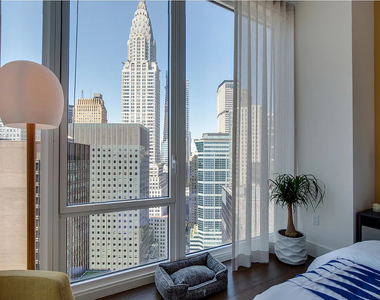East 44th Street - Photo Thumbnail 4