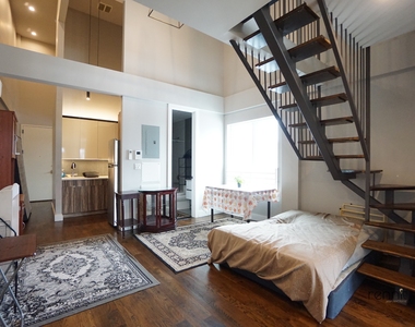 1031 Montgomery Street - Photo Thumbnail 14