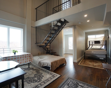 1031 Montgomery Street - Photo Thumbnail 12