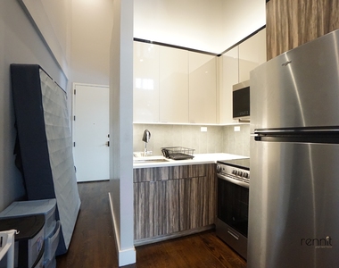 1031 Montgomery Street - Photo Thumbnail 13