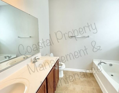 135 Carolina Oaks Dr - Photo Thumbnail 13