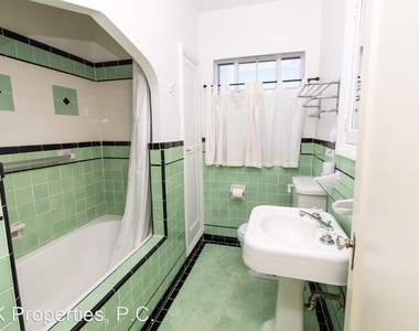 2325 Ne Flanders Street #7 - Photo Thumbnail 16