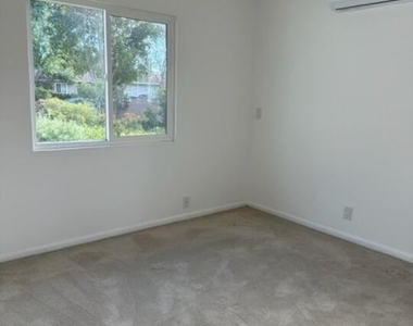 22621 Cantara St - Photo Thumbnail 6