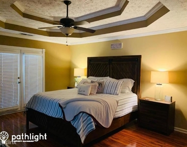 915 Chapel Hill Drive Unit - Photo Thumbnail 10