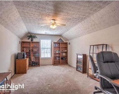 915 Chapel Hill Drive Unit - Photo Thumbnail 15