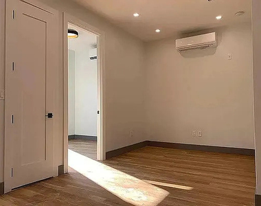 209 Montrose Avenue - Photo Thumbnail 2
