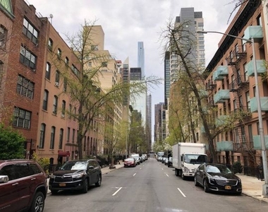 352 East 50th Street - Photo Thumbnail 10