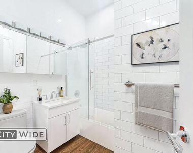 139 West 55th Street - Photo Thumbnail 4
