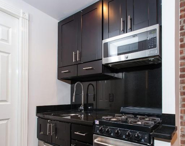 One Bedroom w/Laundry in Unit, Theatre District NO FEE - Photo Thumbnail 2