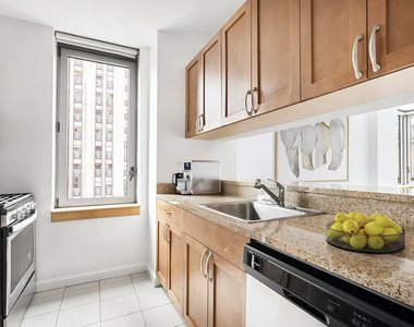 35 West 33rd Street - Photo Thumbnail 2