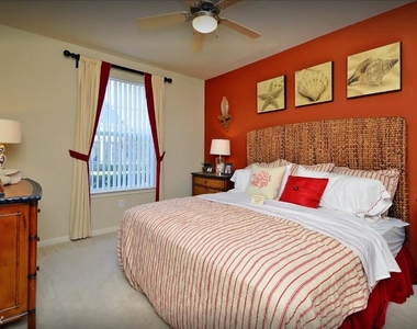 201 River Pointe Dr - Photo Thumbnail 9