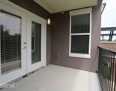 4949 W Davis Street - Photo Thumbnail 17