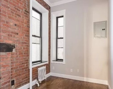 208 East 25th Street - Photo Thumbnail 3