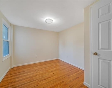 127 Hobart Ave - Photo Thumbnail 5