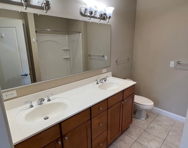 141 Main St, Unit 412 - Photo Thumbnail 18