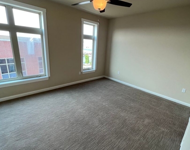 141 Main St, Unit 412 - Photo Thumbnail 15