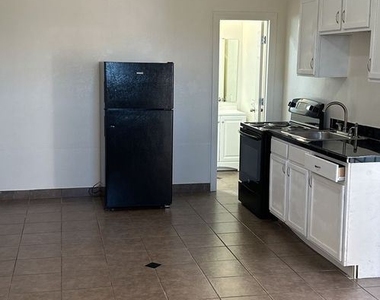 938 E Amelia Ave - Photo Thumbnail 3