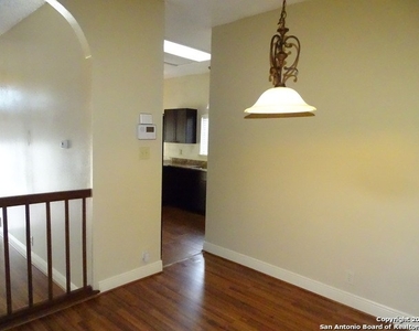 8130 Seldon Trail - Photo Thumbnail 6