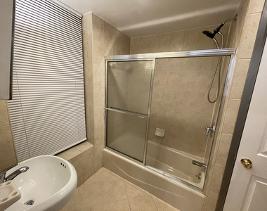1627 Park Avenue - Photo Thumbnail 3