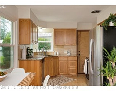 9251 Se Salmon Street - Photo Thumbnail 7