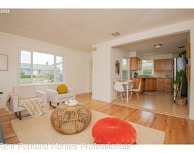 9251 Se Salmon Street - Photo Thumbnail 5