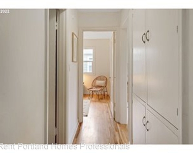 9251 Se Salmon Street - Photo Thumbnail 12