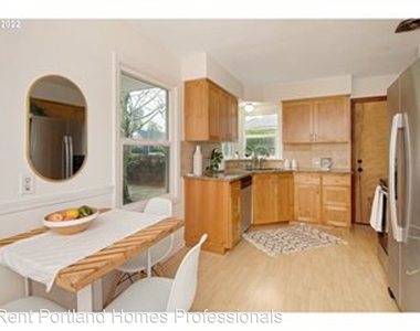 9251 Se Salmon Street - Photo Thumbnail 6