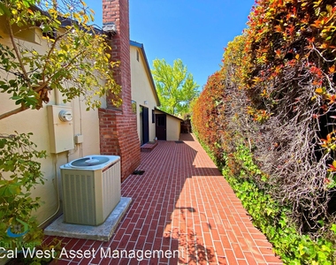 208 Lester Lane - Photo Thumbnail 43