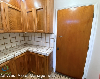 208 Lester Lane - Photo Thumbnail 9