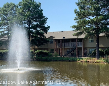 400 Meadow Lake Circle - Photo Thumbnail 6