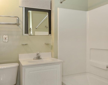 1415 Chapin St Nw #105 - Photo Thumbnail 11