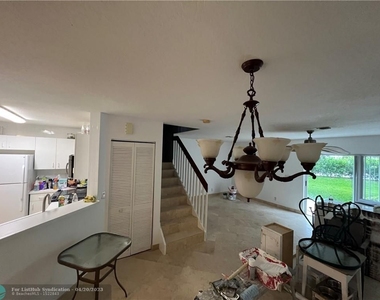 4778 Sw 14th Pl - Photo Thumbnail 2