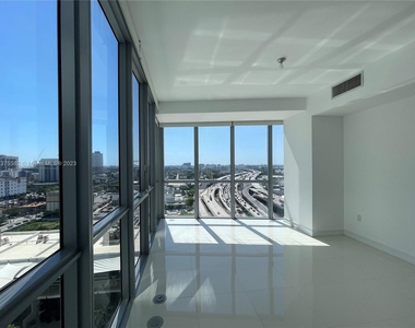 1100 Biscayne Blvd - Photo Thumbnail 9