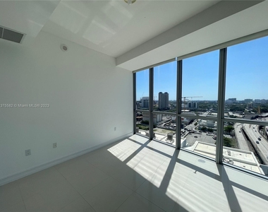 1100 Biscayne Blvd - Photo Thumbnail 12