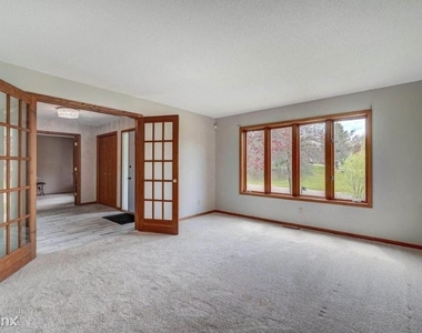6054 Kalen Dr - Photo Thumbnail 5