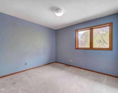 6054 Kalen Dr - Photo Thumbnail 13