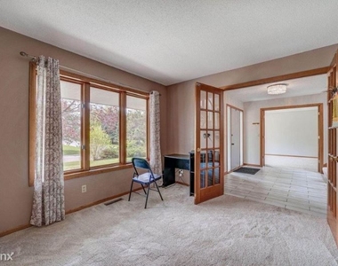 6054 Kalen Dr - Photo Thumbnail 6