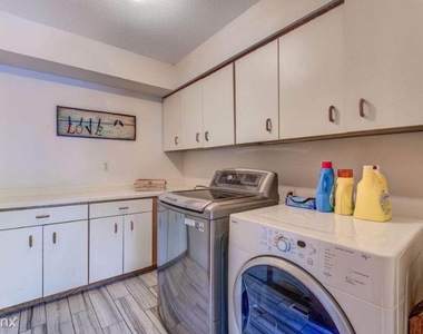 6054 Kalen Dr - Photo Thumbnail 9
