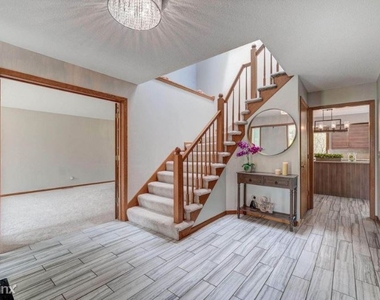 6054 Kalen Dr - Photo Thumbnail 4