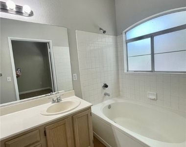 5415 W Harmon Avenue - Photo Thumbnail 11