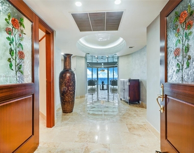 19111 Collins Ave - Photo Thumbnail 30