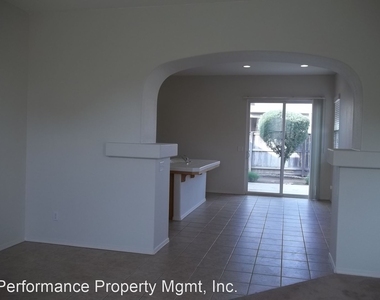 611 W. Venice Lane - Photo Thumbnail 9