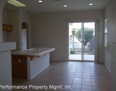 611 W. Venice Lane - Photo Thumbnail 1