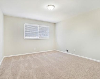 3082 Donavan Way - Photo Thumbnail 28