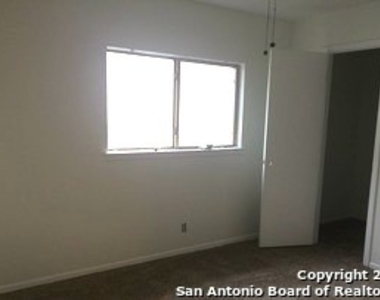 13114 Regency Way - Photo Thumbnail 4