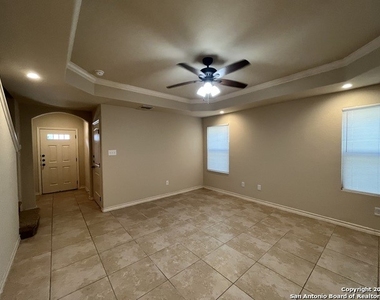 6618 Mia Way - Photo Thumbnail 4