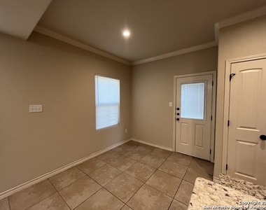 6618 Mia Way - Photo Thumbnail 5