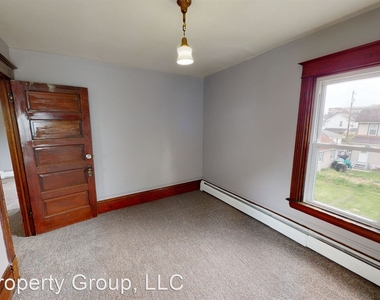 219 E Walnut Street - Photo Thumbnail 11